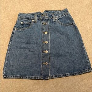 Levi’s jean mini skirt size 25